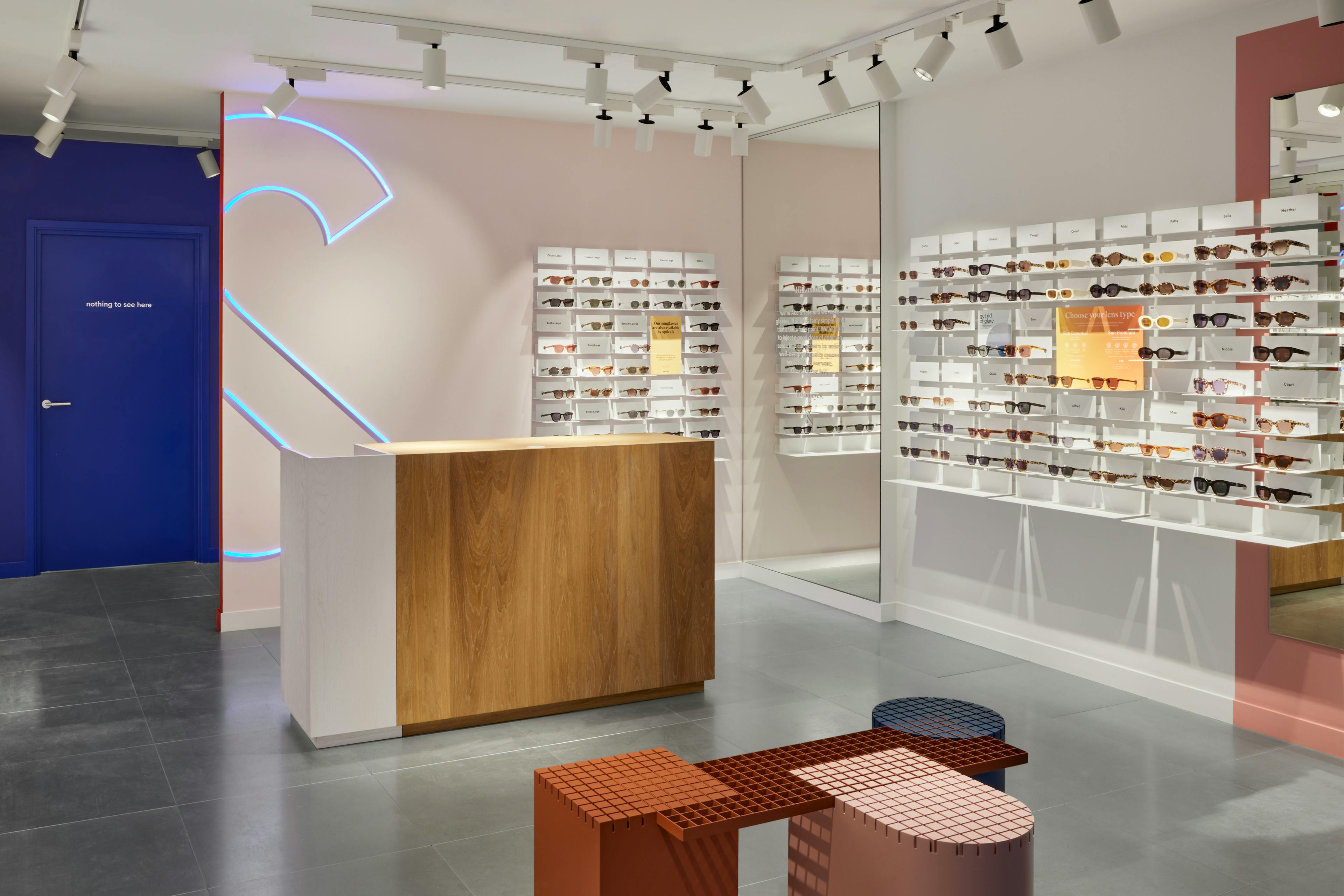 Showing interior of Ace & Tate Duke Street store in, Royaume-Uni, Londres, Mayfair